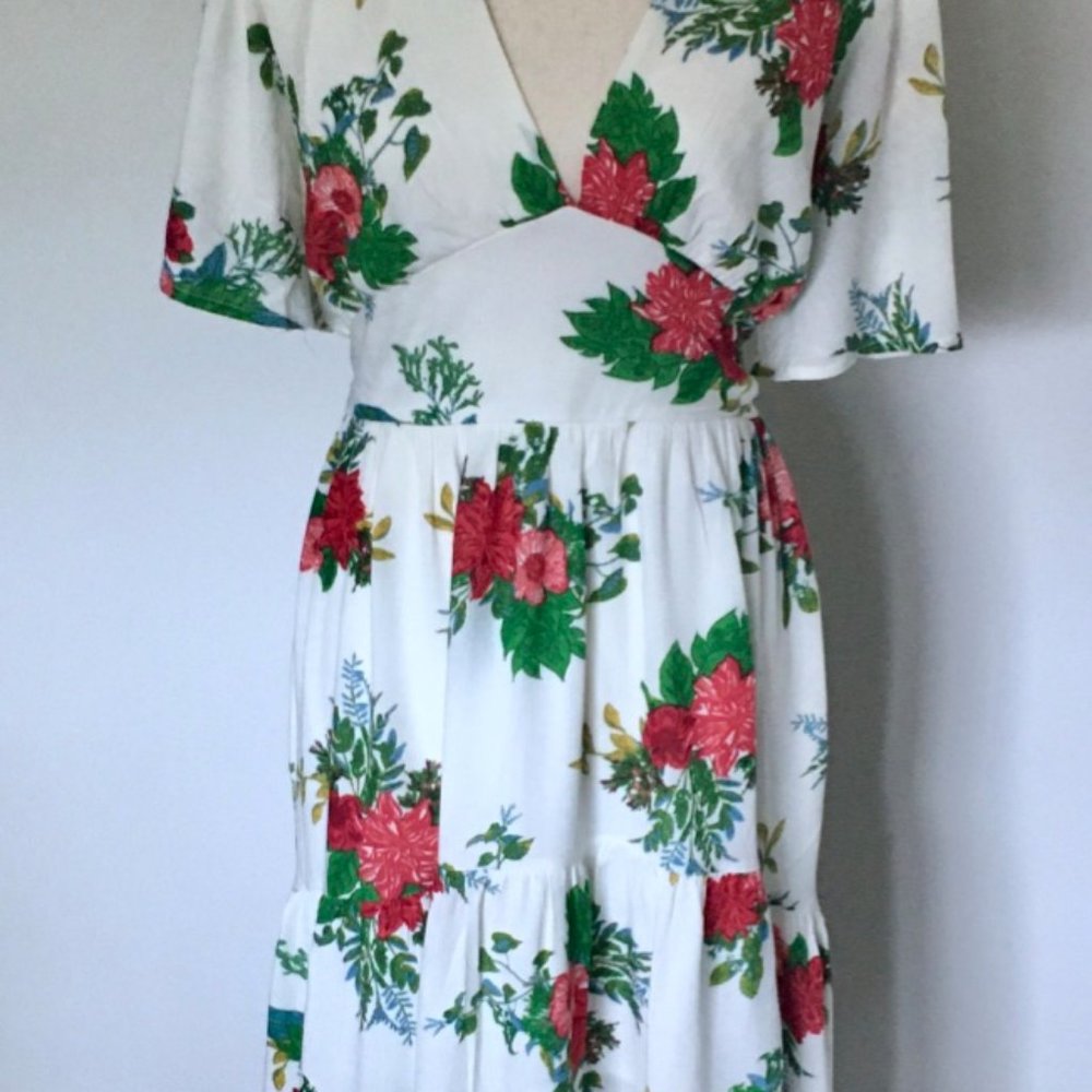 NWOT Flying Tomato Hi Low Floral Dress Size L